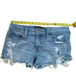 ☀️Like New! Express Oversized Distressed Jean Shorts w/ Lace Accents